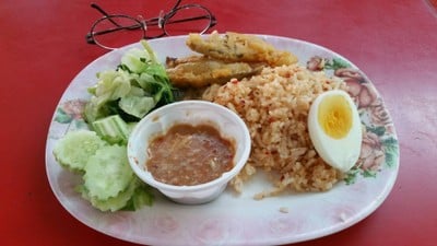 ข้าวคลุกน้ำพริก (เต๊นท์ศาลาแดง)