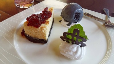 Cheese Cake and Grape Sauce