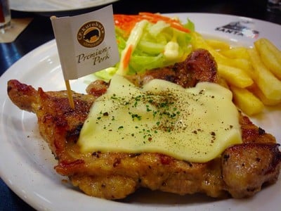 สเต็กสันคอหมูคุโรบุตะพริกไทยดำ