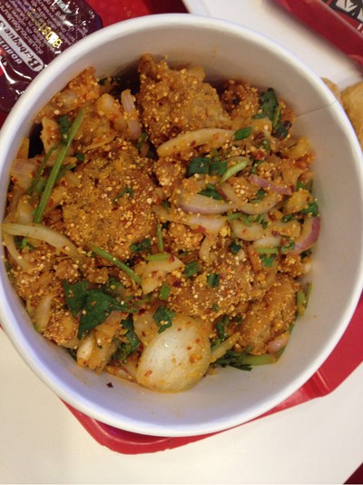 ข้าวยำไก่แซ่บ