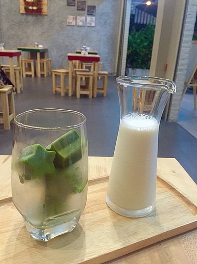 น้ำแข็งชาเขียวนมสด