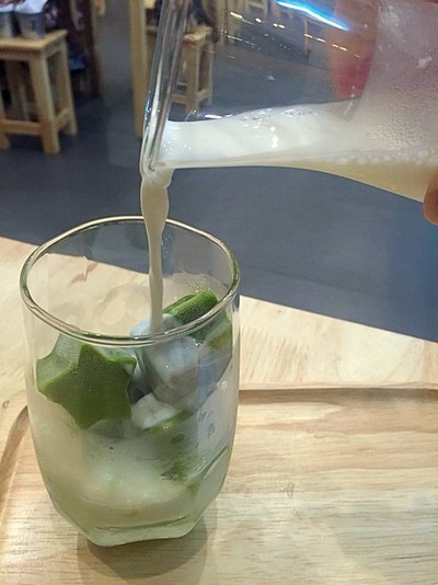 น้ำแข็งชาเขียวนมสด