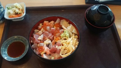 ข้าวหน้าปลาดิบรวม