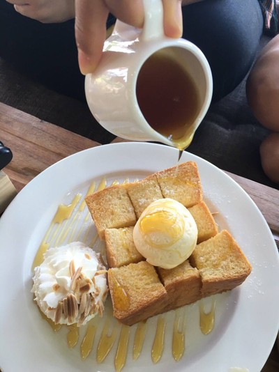 Cafe' de Kemrex (คาเฟ่ เดอ เข็มเหล็ก) Cafe' de Kemrex (คาเฟ่ เดอ เข็มเหล็ก)