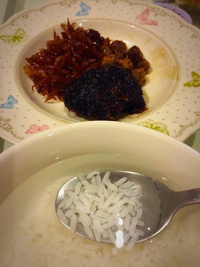 ข้าวแช่ ป้าเอื้อน (ข้าวแช่กาชาด) (ข้าวแช่แม่เอื้อน) เพชรบุรี ข้าวแช่ ป้าเอื้อน (ข้าวแช่กาชาด) (ข้าวแช่แม่เอื้อน) เพชรบุรี