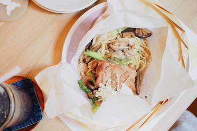 ราเมนไก่ห่อกระดาษ (160.-)