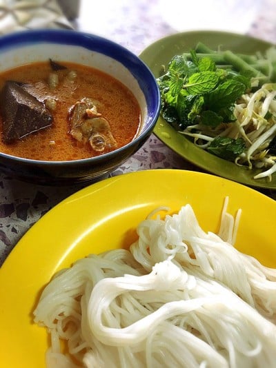 ขนมจีนน้ำยาไก่