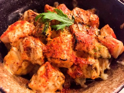 ข้าวหน้าแซลมอนย่างซอสภูเขาไฟ