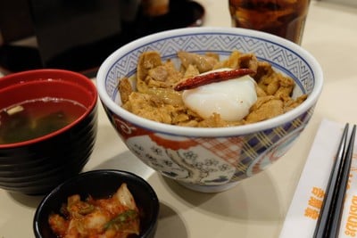 Yoshinoya โยชิโนยะ ข้าวหน้าเนื้อ ข้าวหน้าหมู เซ็นทรัลเวิลด์