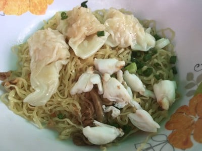 บะหมี่แห้งเกี้ยวกุ้งปู