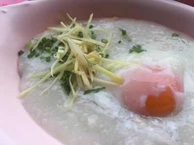 โจ๊กหมูใส่ไข่