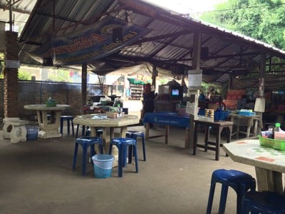 บรรยากาศ ร้านลาบลุงน้อย by ตี๋หลังมอ