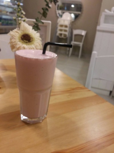 STRAWBERRY MILKSHAKE