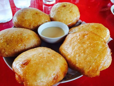 หมั่นโถวทอด  ลูกละ 10 บาท