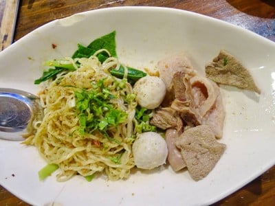 ก๋วยเตี๋ยวแห้งหมู 