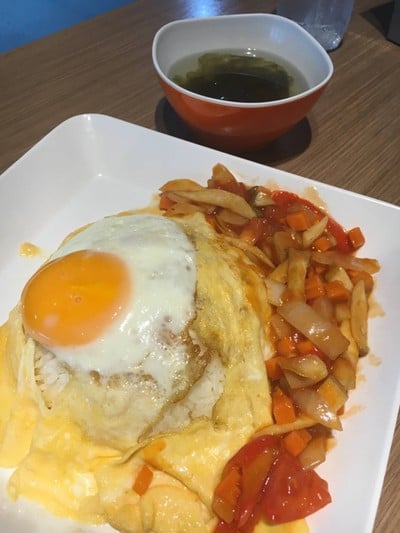 ข้าวไข่เจียวทรงเครื่อง