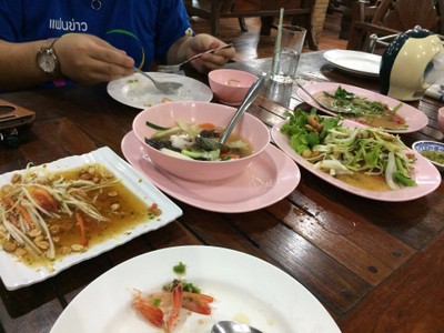 อาหาร หรือ เครื่องดื่ม