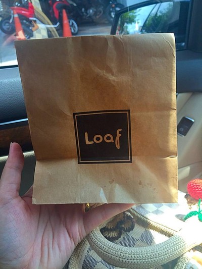 ห่อขนมที่ร้านให้ฟรีสมนาคุณแทนการรอคอยที่เนิ่นนานแล้วก็ไม่ได้ทานในที่สุด