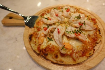 พิซซ่าต้มยำปลาหิมะหน้ากุ้ง