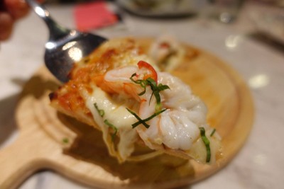 พิซซ่าต้มยำปลาหิมะหน้ากุ้ง