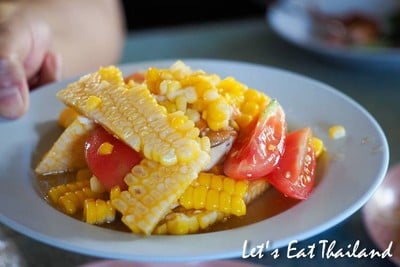3. ตำข้าวโพดไข่เค็ม ( 50 บาท)