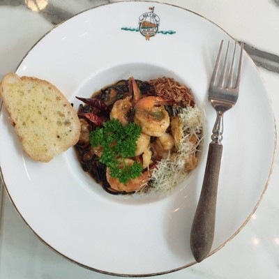 สปาเกตตี้เส้นดำทะเล (280฿)