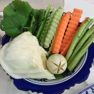 ผักมาในเซทแกงเหลืองปลากะพง