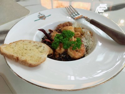 สปาเกตตี้เส้นดำทะเล (280฿)