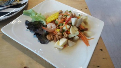 ยำผลไม้รวมกุ้งสด
