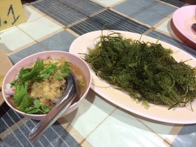 ยำสาหร่ายพวงองุ่น