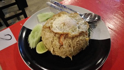 ข้าวผัดหมึกไข่ดาว