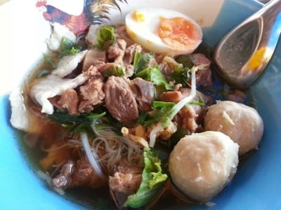 ก๋วยเตี๋ยวไข่ยางมะตูม บ้านป๋ากู