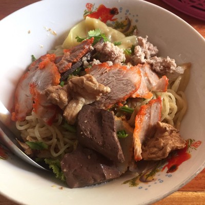 บะหมี่เกี๊ยวยำแห้ง