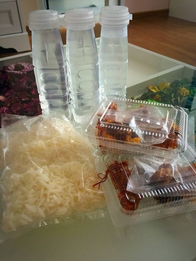 ข้าวแช่ พร้อมเครื่องเคียงครบชุด