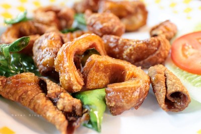 ไส้หมูพะโล้ทอด