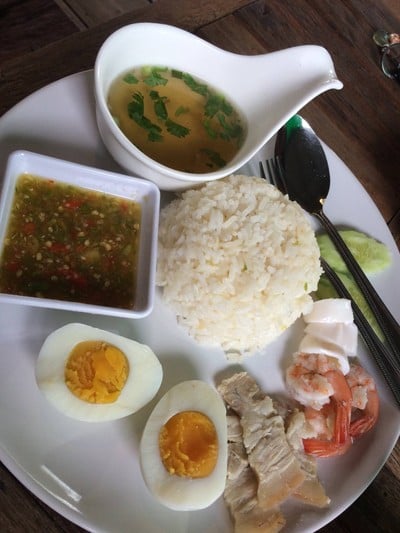 ข้าวคลุกพริกเกลือ 50฿