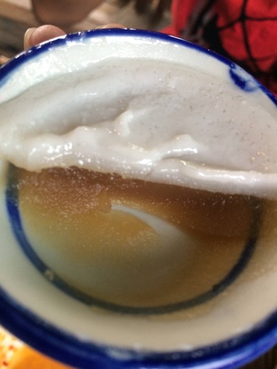 ขนมถ้วย ตัวน้ำตาลตัดกับกะทิอร่อย