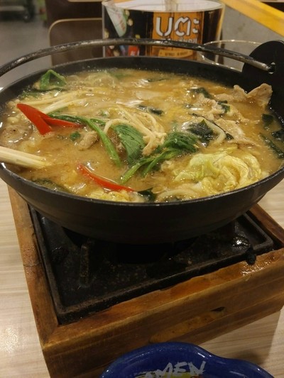 บูตะสุกี้ซอสนาเบะราเมน