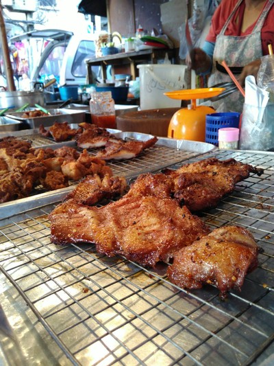 บรรยากาศ คอหมูย่าง คลองถมเซ็นเตอร์