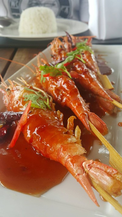 กุ้งแม่น้ำราดซอสมะขาม
