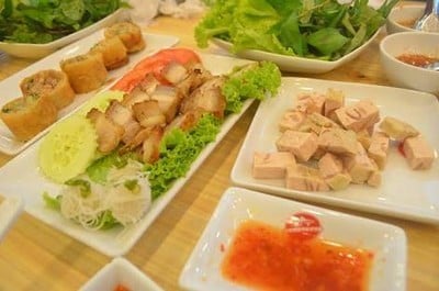 VT แหนมเนือง (วีที แหนมเนือง) หลัง มข. The Red Roof VT แหนมเนือง (วีที แหนมเนือง) หลัง มข. The Red Roof