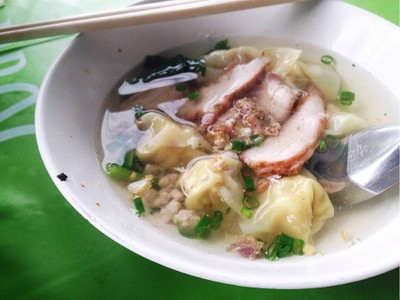 เกี๊ยวน้ำหมูแดง