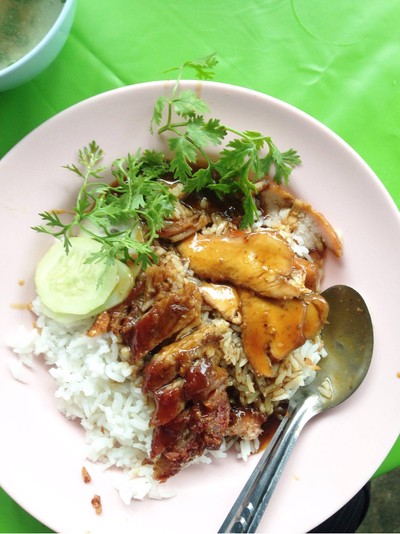 ข้าวหมูแดงหมูกรอบ (ธรรมดา)