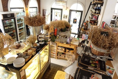Treat Cafe & Hang Out (ทรีท คาเฟ่ แอนด์ แฮง เอ้าท์) เสนา Treat Cafe & Hang Out (ทรีท คาเฟ่ แอนด์ แฮง เอ้าท์) เสนา