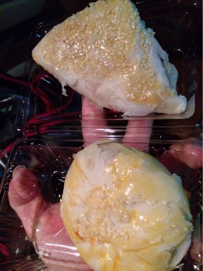 พายไส้หมูแดง (32฿)