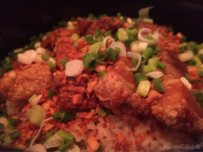 ข้าวอบหมูกรอบคั่วพริกเกลือ