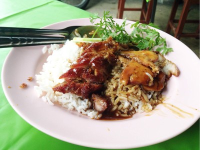 ข้าวหมูแดงหมูกรอบ (ธรรมดา)