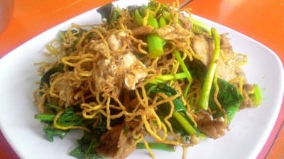 ผัดซีอิ่วบัหมี่กรอบ