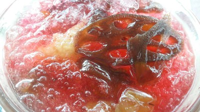 รากบัวน้ำเชื่อมสีแดง