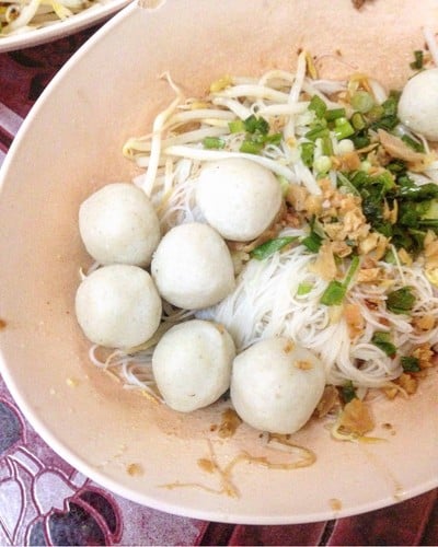 หมี่ขาวลูกชิ้นปลา